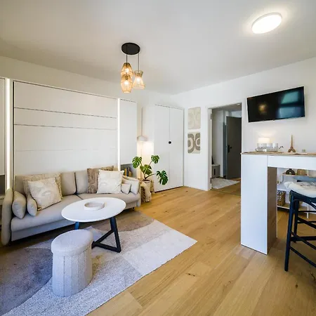 Appartement Apartia Bakery Yard & Fitness With Parking Center Brno